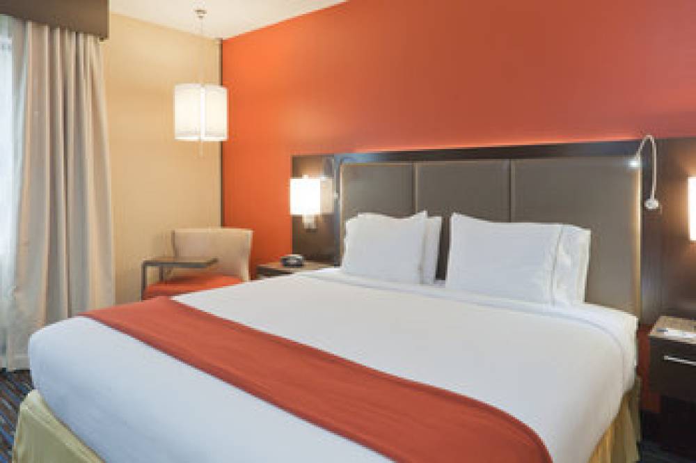 Holiday Inn Express & Suites FULTON 5