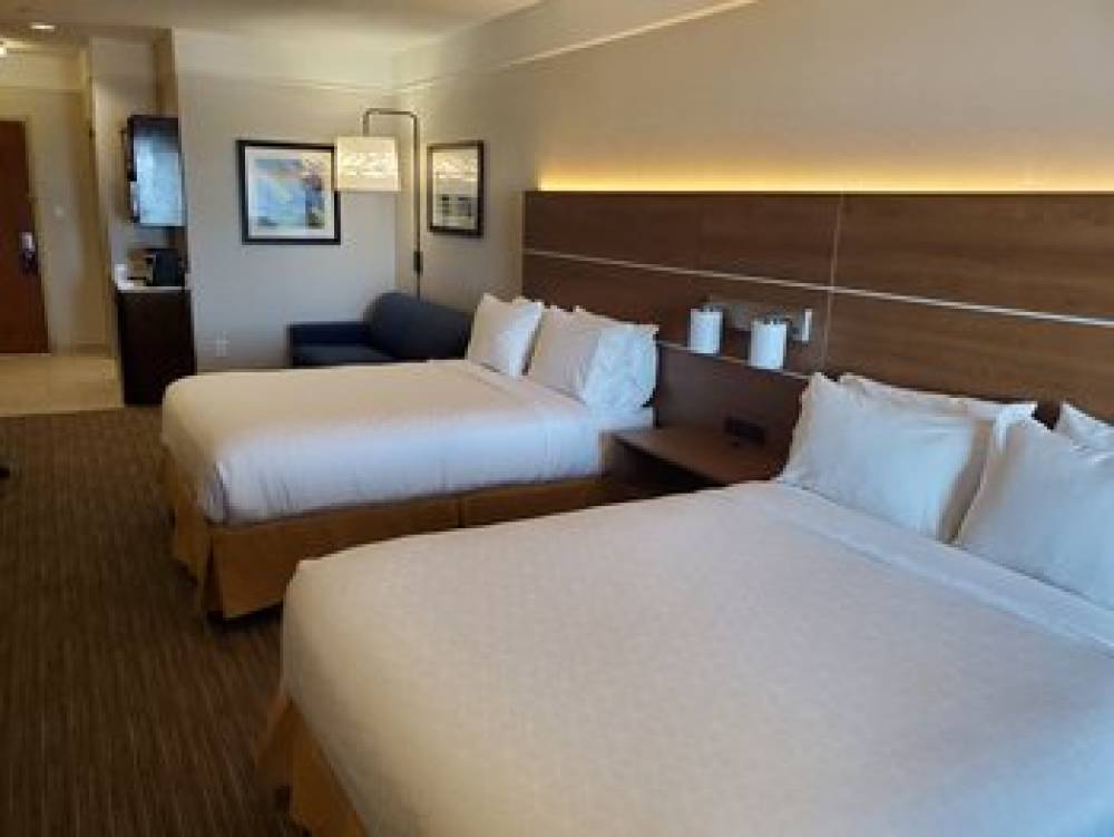Holiday Inn Express & Suites GALVESTON WEST-SEAWALL 9