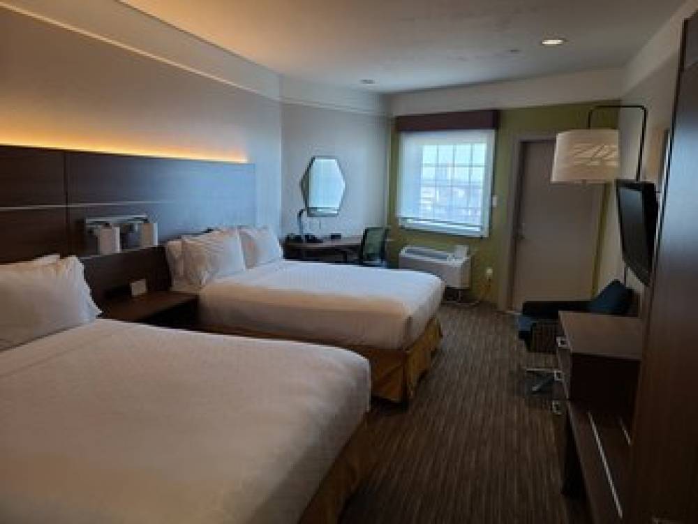 Holiday Inn Express & Suites GALVESTON WEST-SEAWALL 4