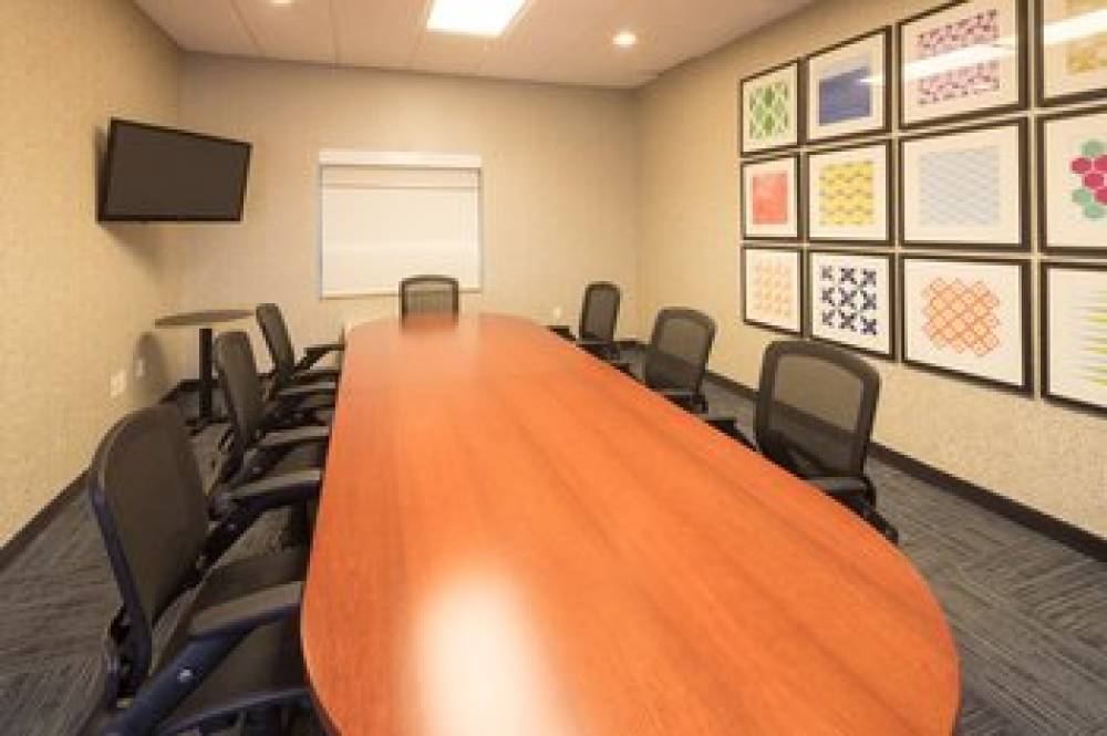 Holiday Inn Express & Suites GRAND BLANC 2