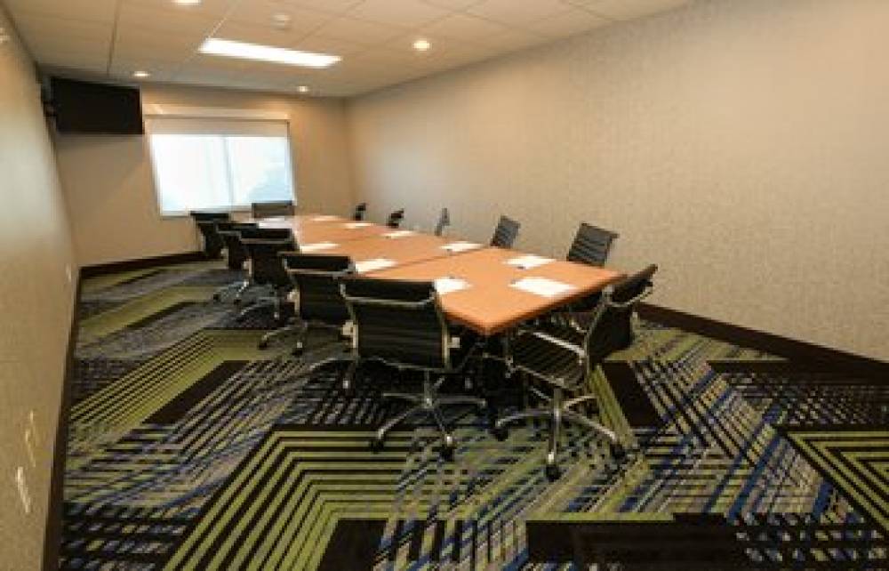 Holiday Inn Express & Suites GRAND FORKS 4