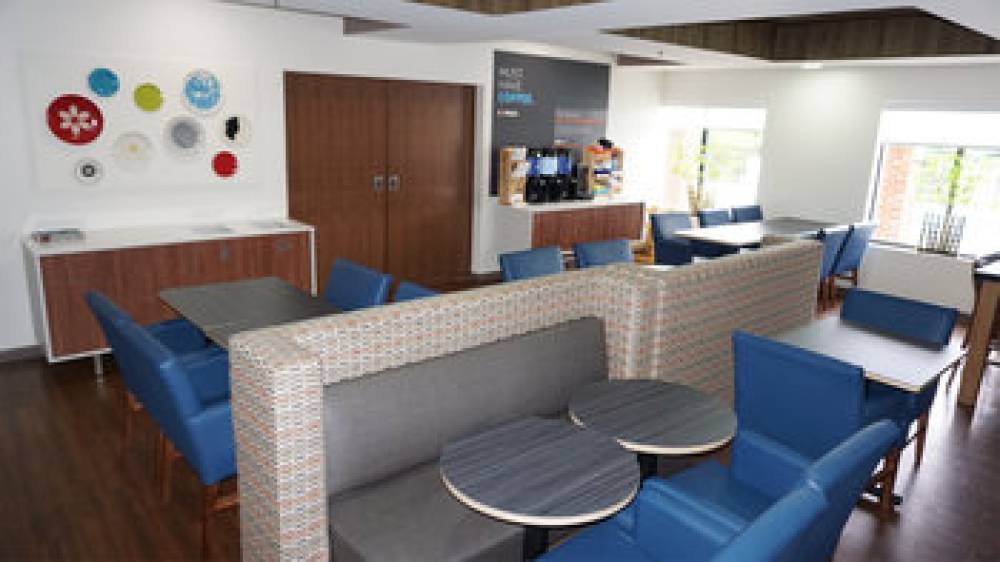 Holiday Inn Express & Suites GREENSBORO-EAST 3