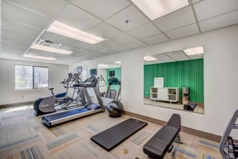 Holiday Inn Express & Suites GREENVILLE AIRPORT 10