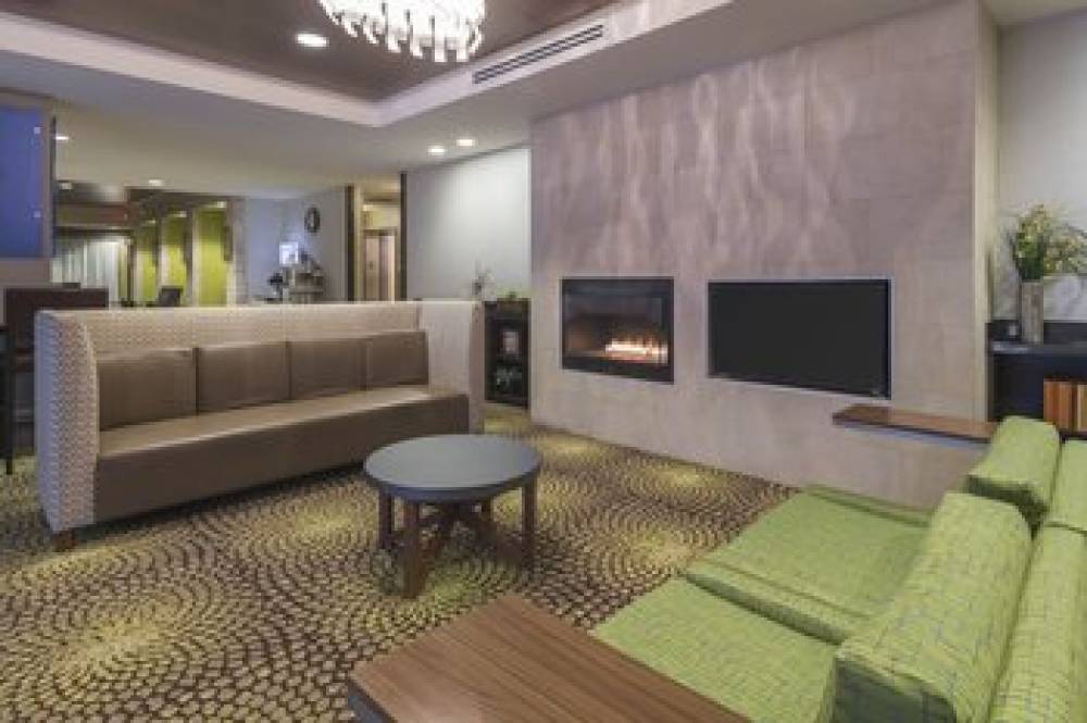 Holiday Inn Express & Suites HAYS 1
