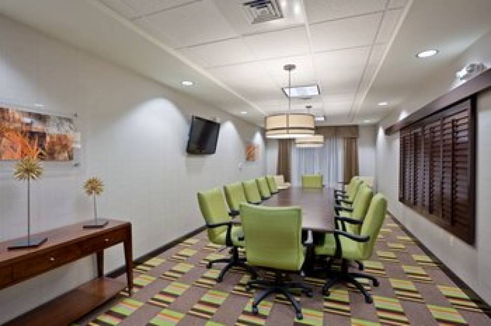 Holiday Inn Express & Suites HAYS 4