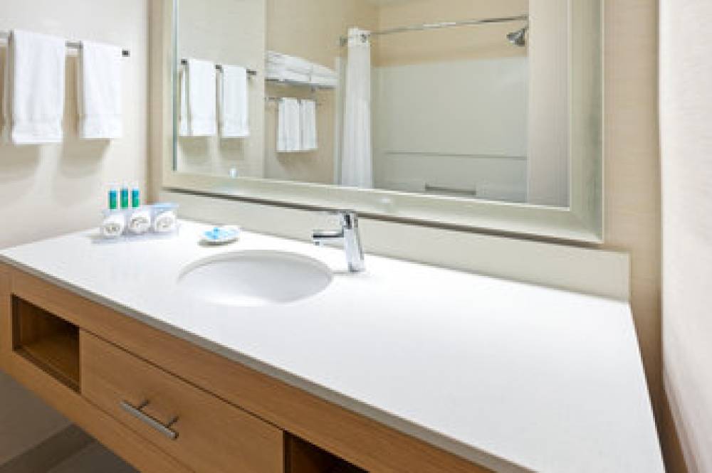 Holiday Inn Express & Suites HENDERSON 10