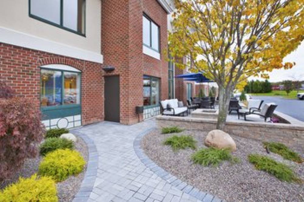 HOLIDAY INN EXPRESS SUITES 9
