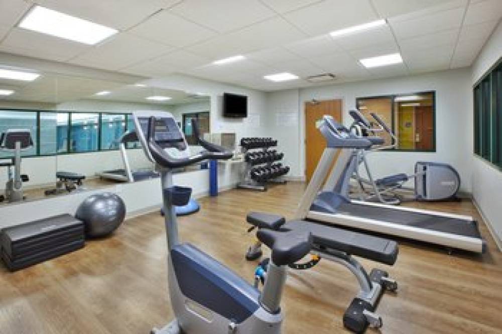 HOLIDAY INN EXPRESS SUITES 4