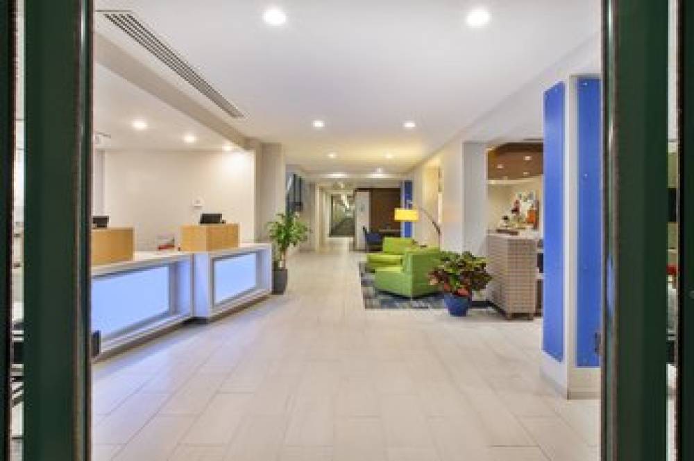 Holiday Inn Express Suites