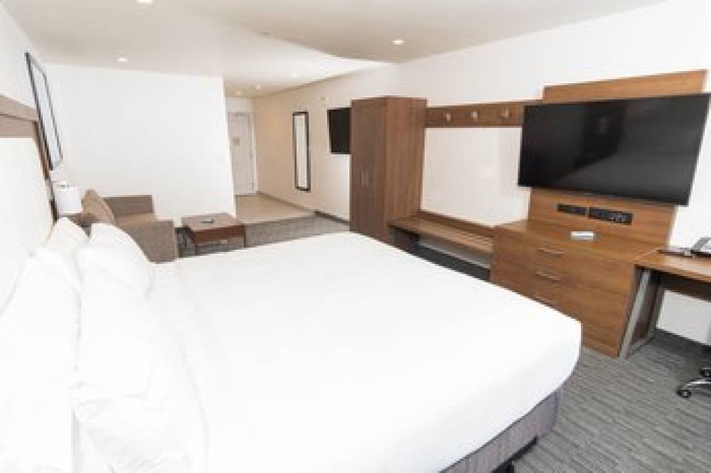 Holiday Inn Express & Suites HOLLYWOOD WALK OF FAME 2