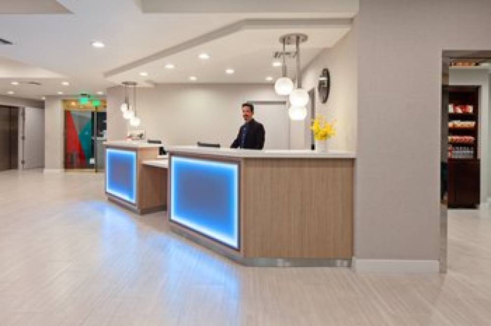 Holiday Inn Express & Suites HOLLYWOOD WALK OF FAME 3