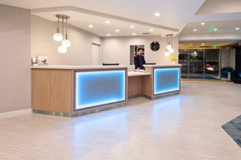 Holiday Inn Express & Suites HOLLYWOOD WALK OF FAME 10
