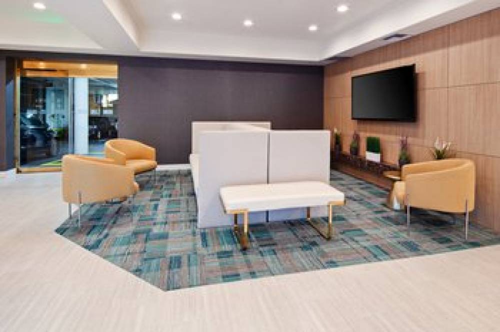 Holiday Inn Express & Suites HOLLYWOOD WALK OF FAME 8