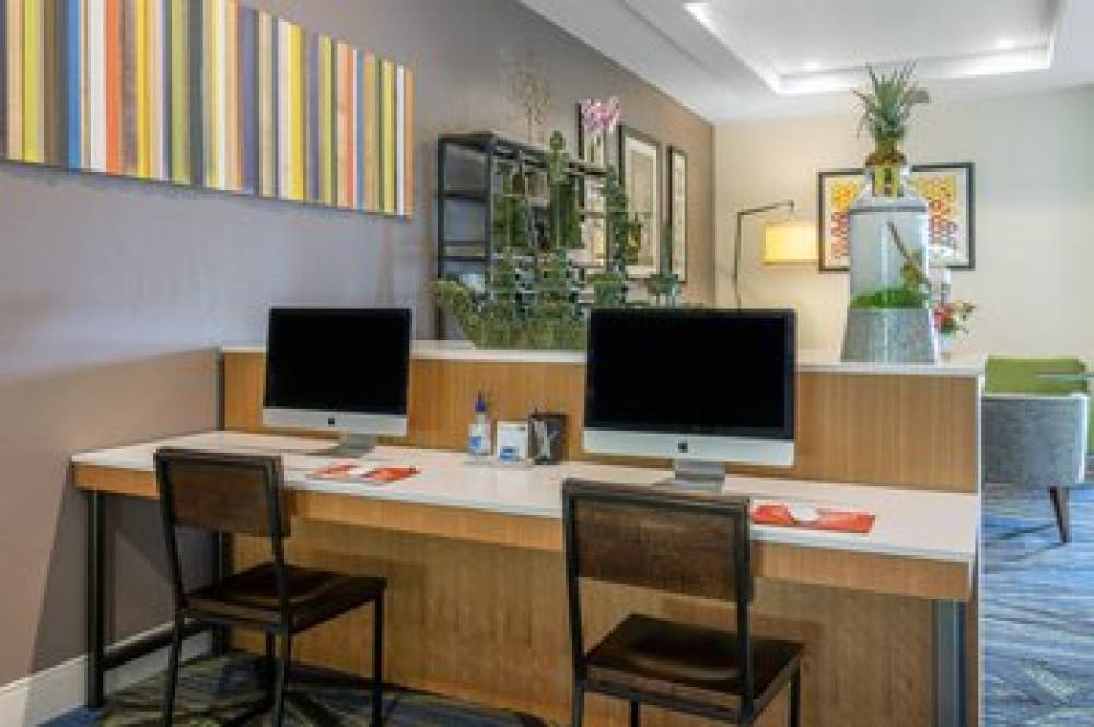 Holiday Inn Express & Suites HOUSTON-ALVIN 9