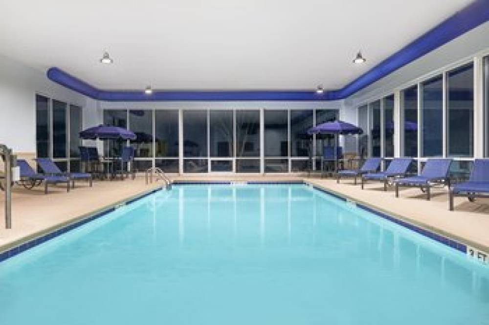 Holiday Inn Express & Suites I-26 & US 29 AT WESTGATE MALL 5