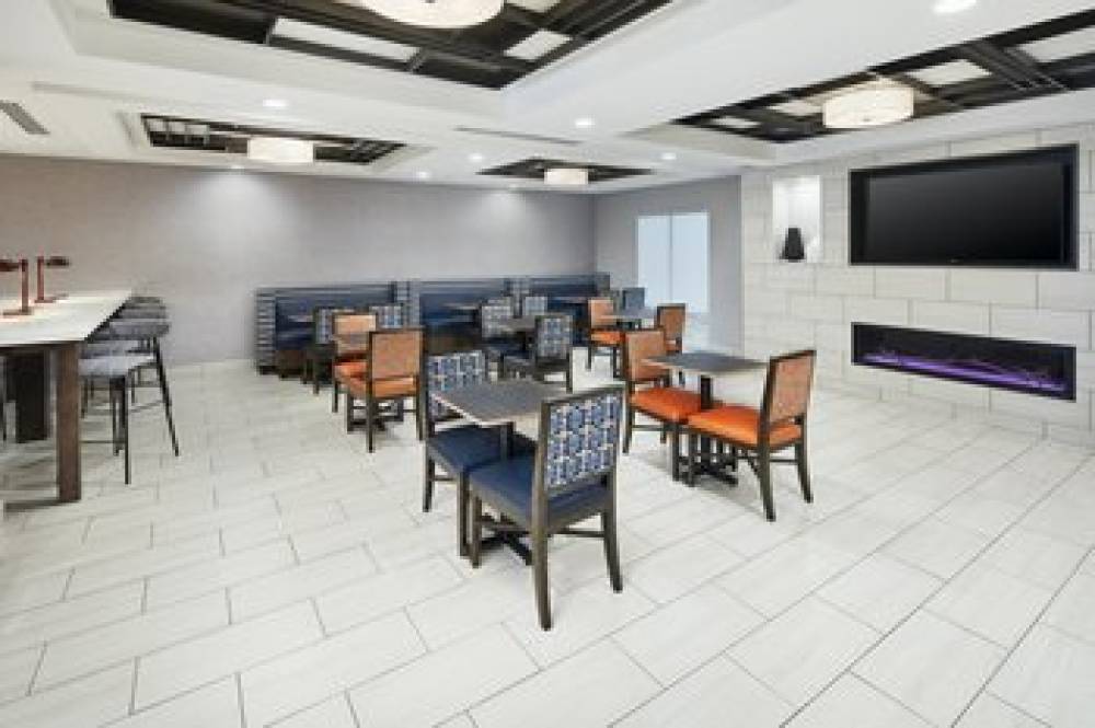 Holiday Inn Express & Suites I-26 & US 29 AT WESTGATE MALL 8