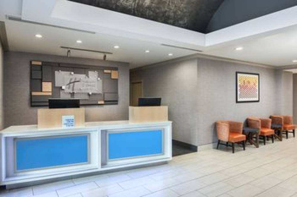 Holiday Inn Express & Suites I-26 & US 29 AT WESTGATE MALL 7