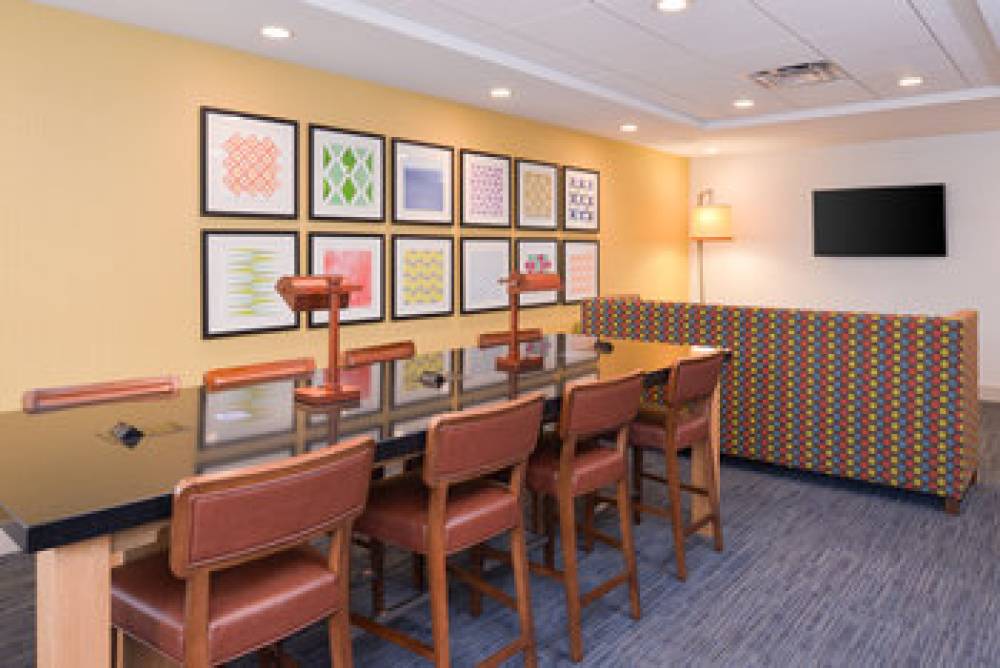 Holiday Inn Express & Suites INDIANAPOLIS DTN-CONV CTR AREA 2