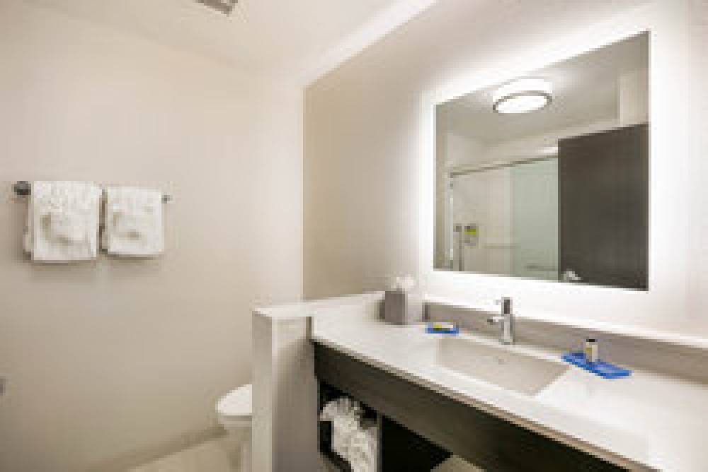 Holiday Inn Express & Suites JACKSONVILLE - TOWN CENTER 4