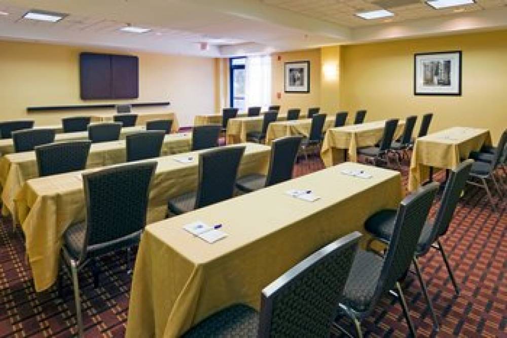 Holiday Inn Express & Suites KENDALL EAST - MIAMI 8