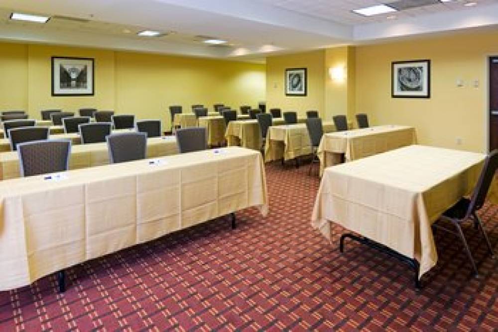 Holiday Inn Express & Suites KENDALL EAST - MIAMI 6
