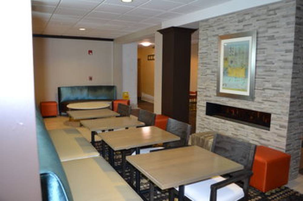 Holiday Inn Express & Suites KENT STATE UNIVERSITY 4