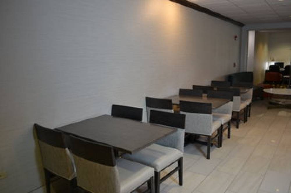 Holiday Inn Express & Suites KENT STATE UNIVERSITY 10