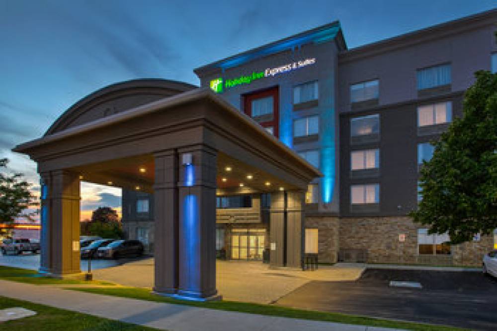 Holiday Inn Express & Suites Kingston Central