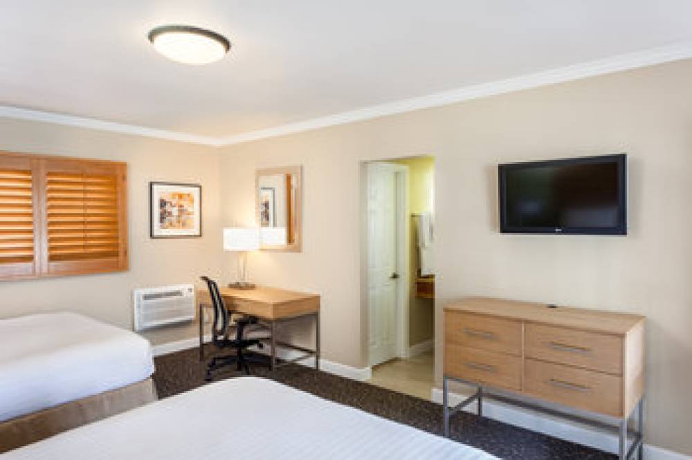 Holiday Inn Express & Suites LA JOLLA - BEACH AREA  7