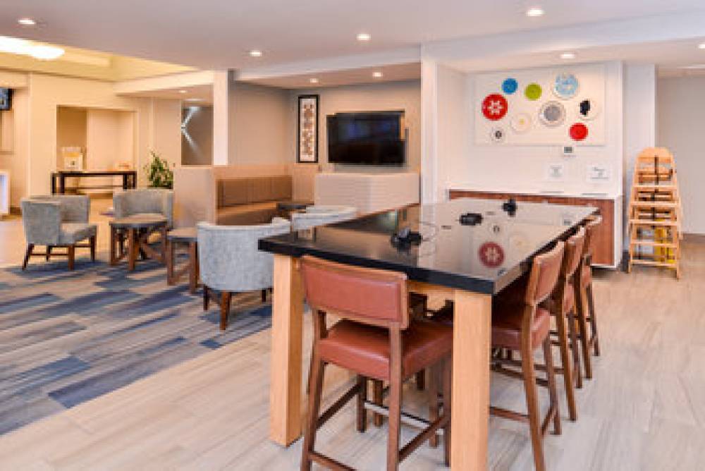 Holiday Inn Express & Suites LACEY - OLYMPIA 1