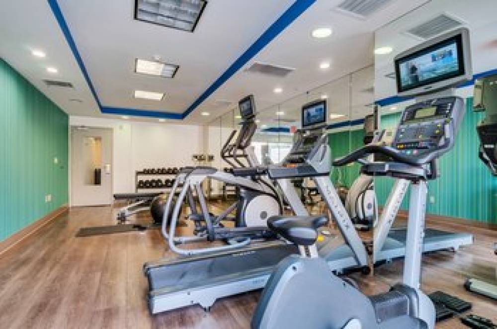 Holiday Inn Express & Suites LAKE ELSINORE 9