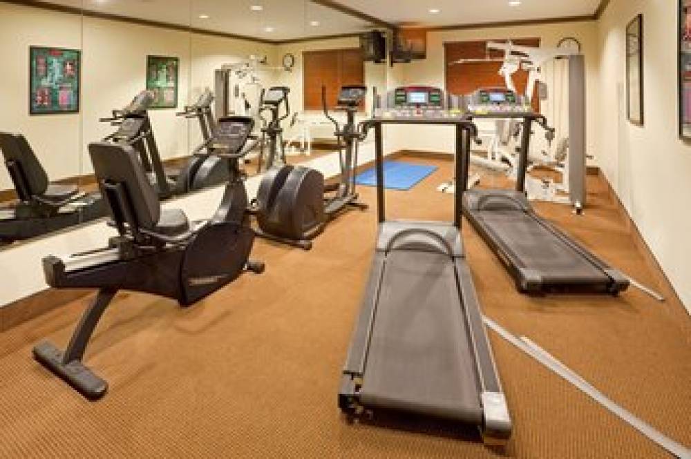 Holiday Inn Express & Suites LAKE WORTH NW LOOP 820 2