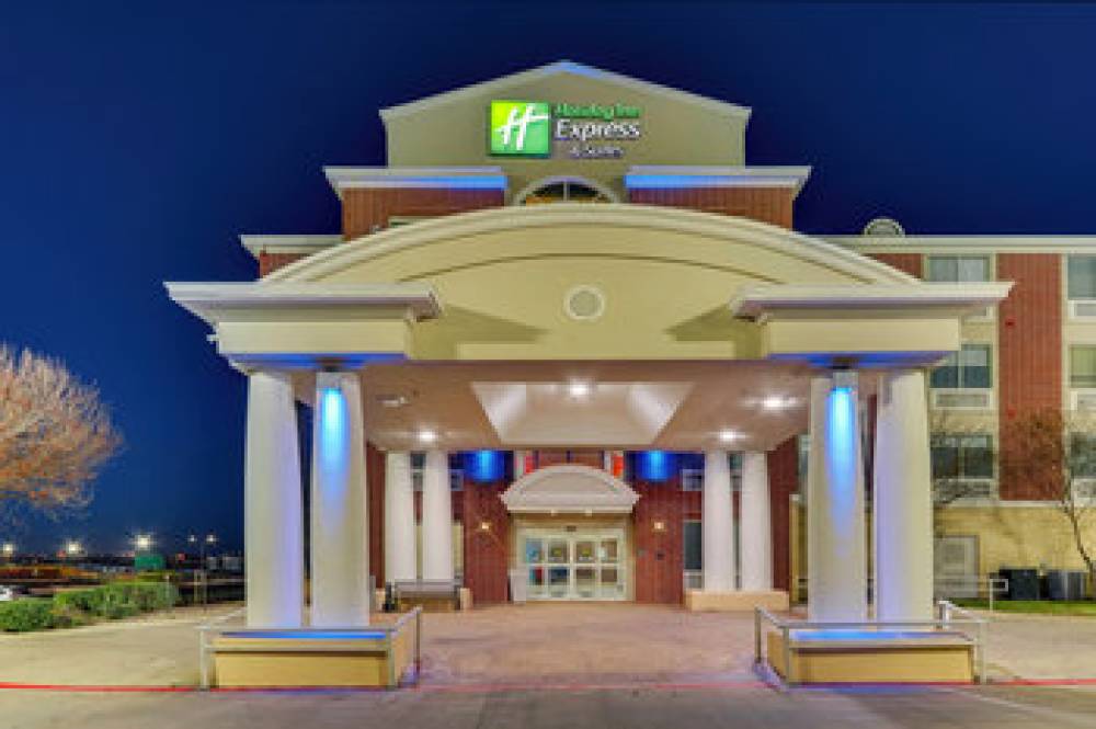 Holiday Inn Express & Suites LAKE WORTH NW LOOP 820 1