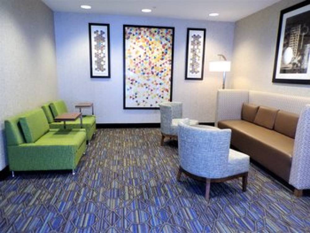 Holiday Inn Express & Suites Largo Clearwater