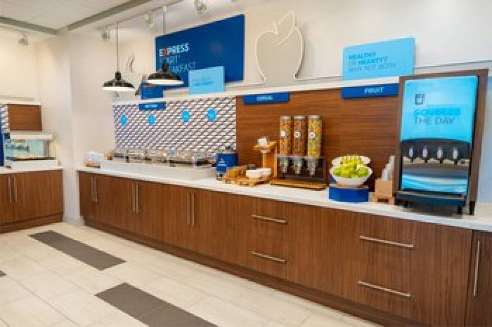 Holiday Inn Express & Suites LAS VEGAS - E TROPICANA 9
