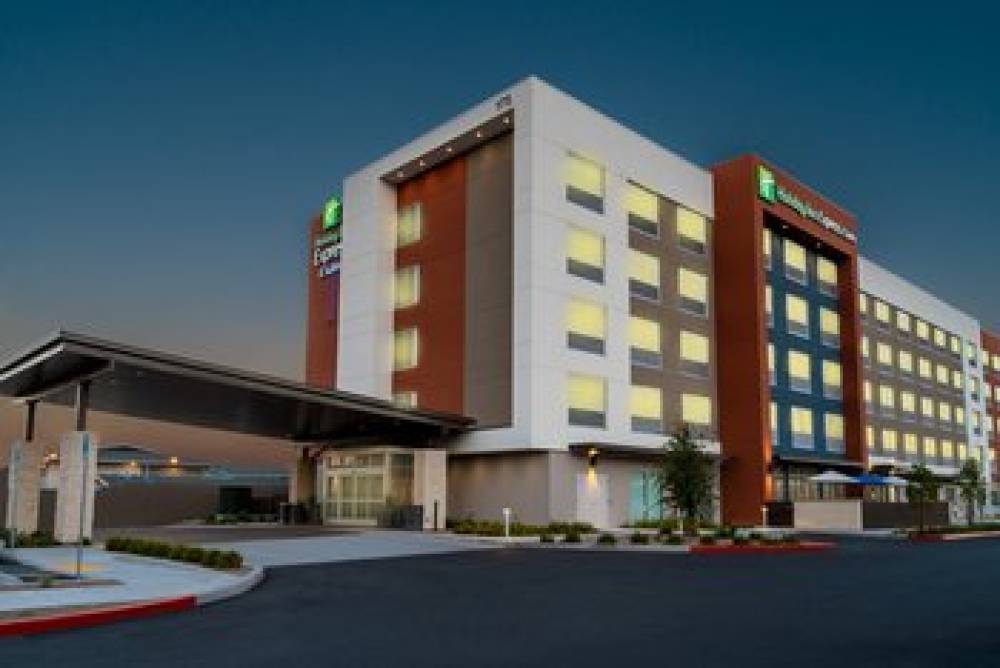 Holiday Inn Express & Suites Las Vegas E Tropicana