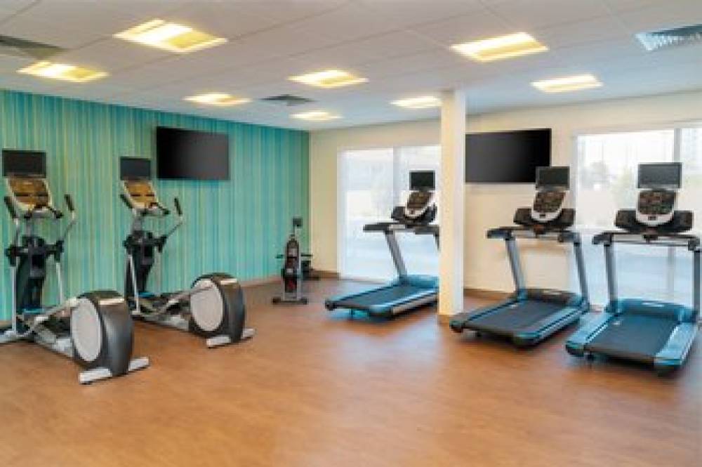 Holiday Inn Express & Suites LAS VEGAS - E TROPICANA 6