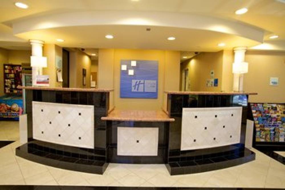 Holiday Inn Express & Suites Lathrop