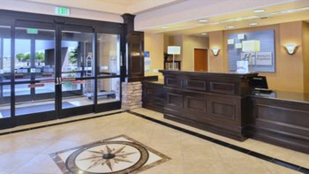 Holiday Inn Express & Suites LINCOLN-ROSEVILLE AREA 7