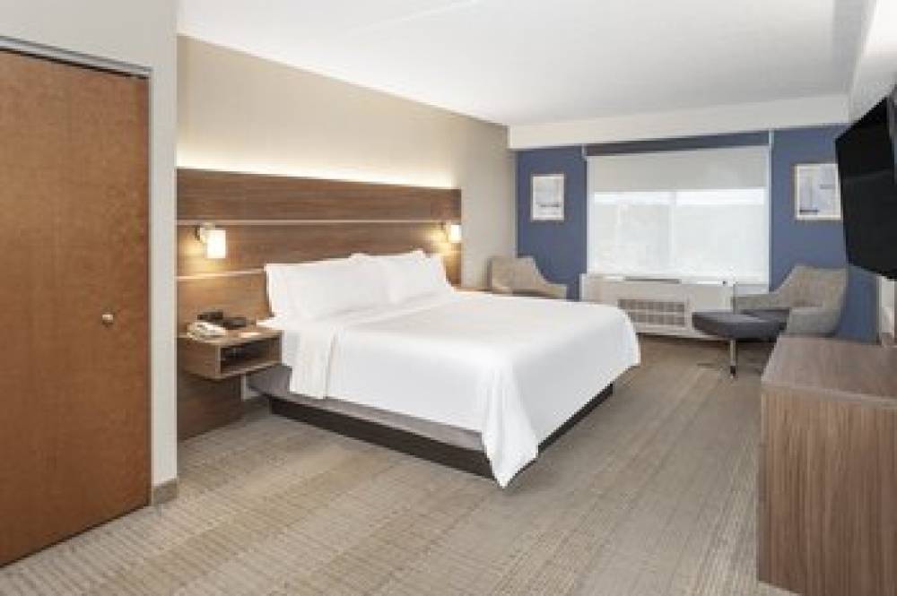 Holiday Inn Express & Suites LONG ISLAND-EAST END 10