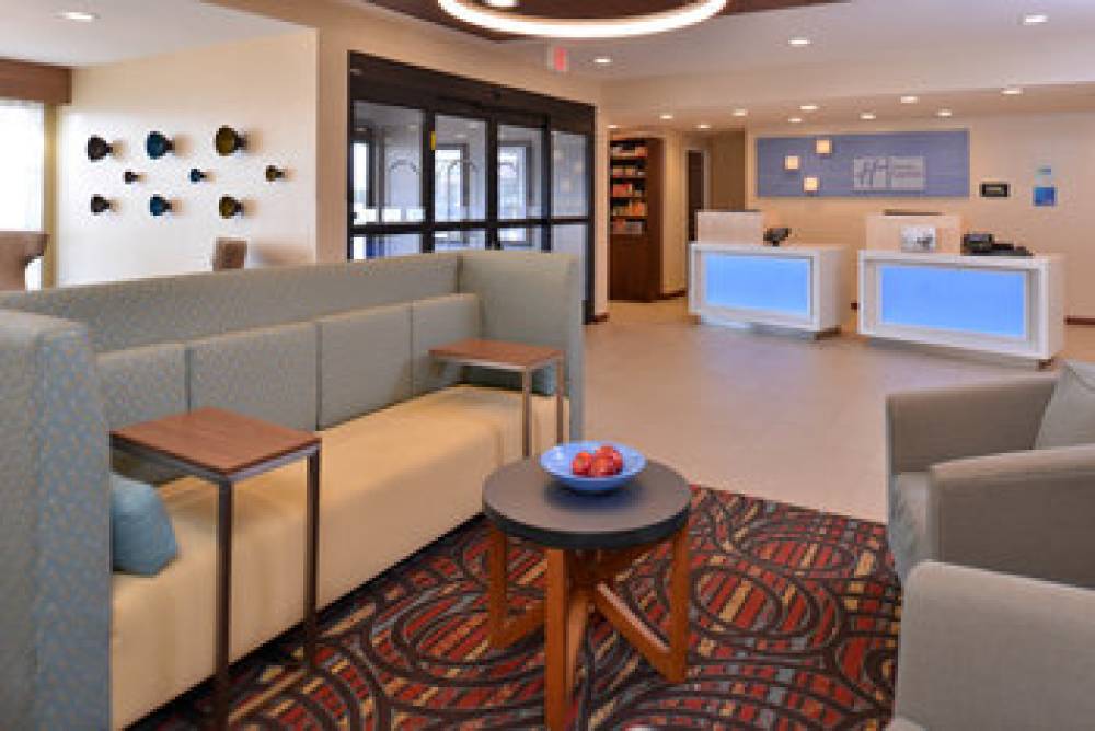 Holiday Inn Express & Suites LONOKE I-40 (EXIT 175) 5