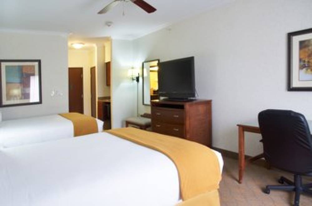 Holiday Inn Express & Suites LUFKIN SOUTH 8