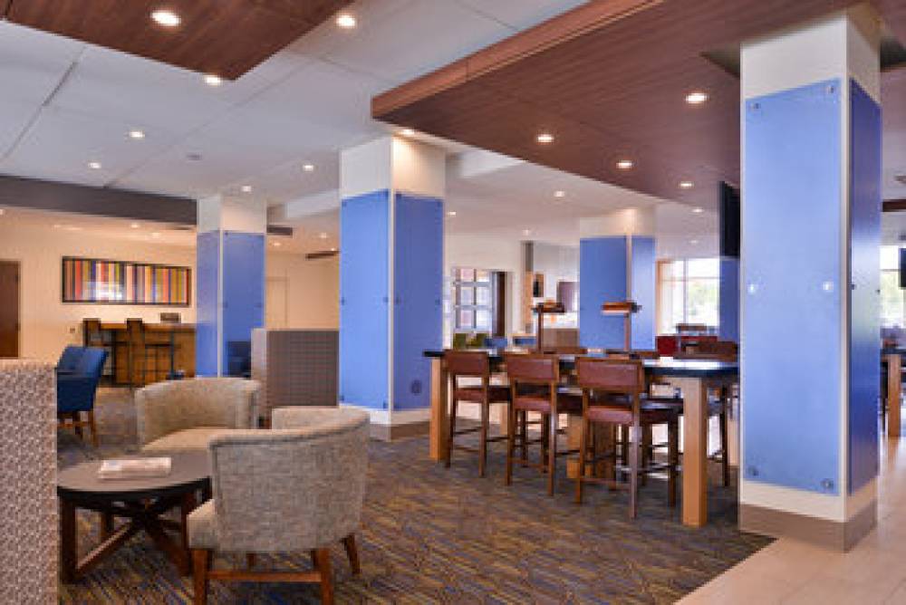 HOLIDAY INN EXP STES MSP APT BY IHG 6