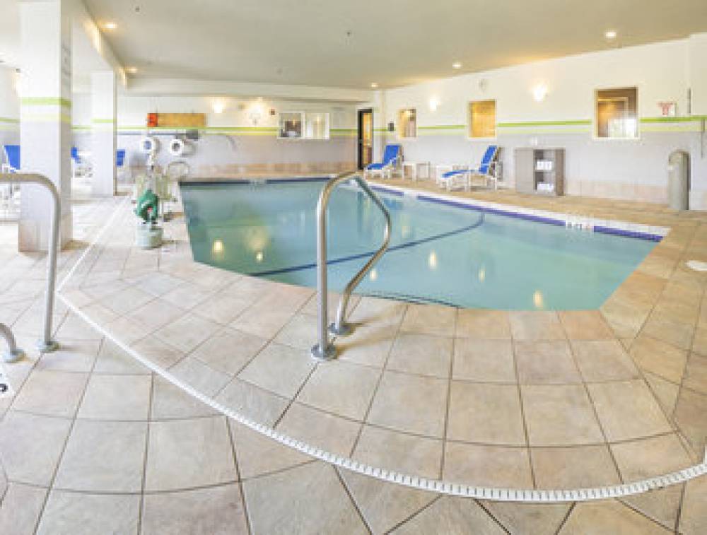 HOLIDAY INN EXPRESS AND SUITES 6