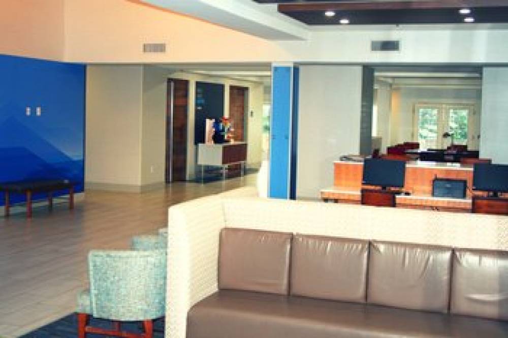 Holiday Inn Express & Suites Marina State Beach Area