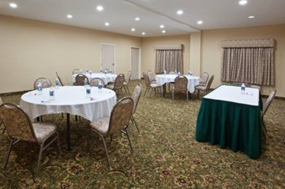 Holiday Inn Express & Suites MARION 6