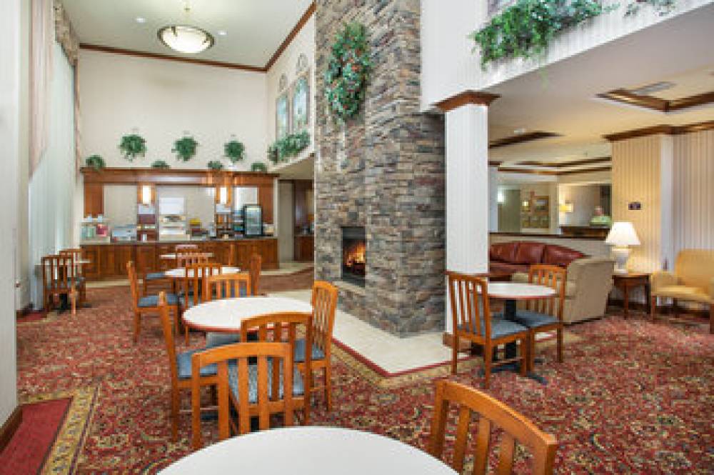 Holiday Inn Express & Suites MARION 3