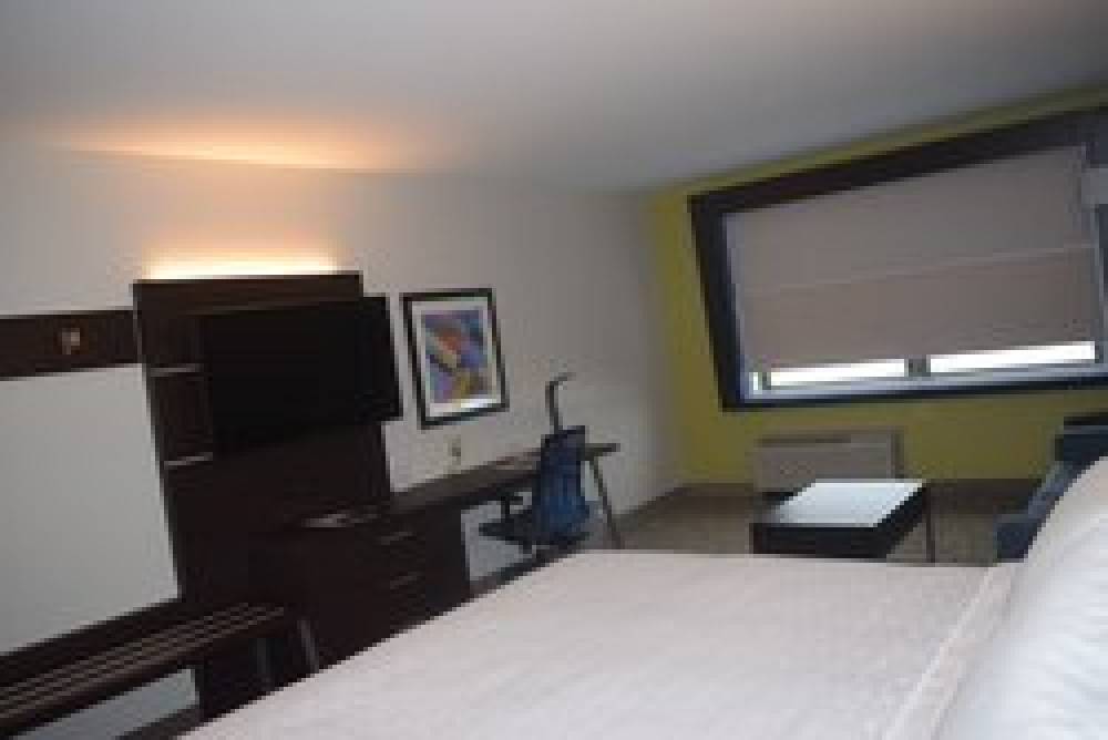 Holiday Inn Express & Suites MIDDLETOWN 10