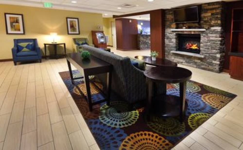 Holiday Inn Express & Suites MILFORD 8