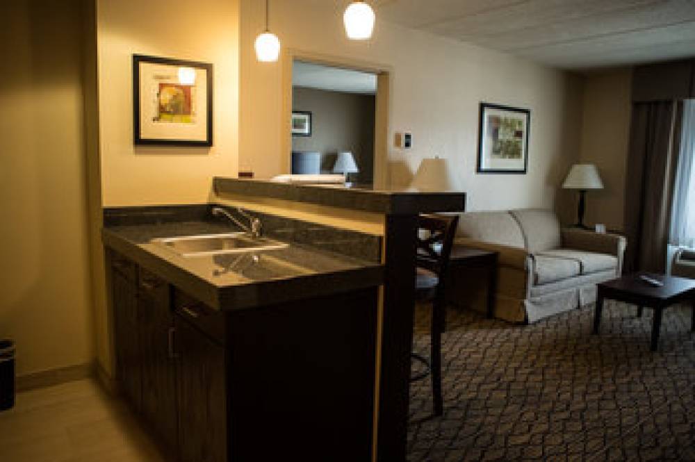 Holiday Inn Express & Suites MILFORD 4
